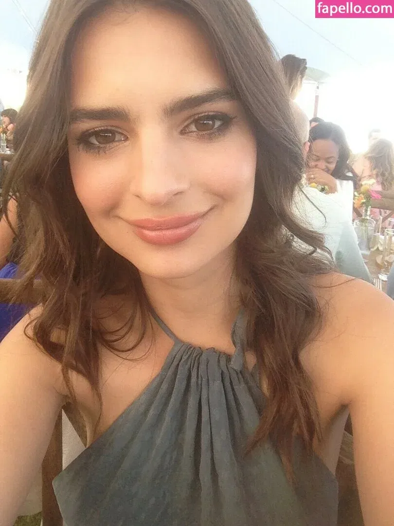 Emily Ratajkowski Onlyfans Photo Gallery 