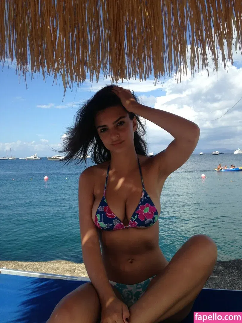 Emily Ratajkowski Onlyfans Photo Gallery 