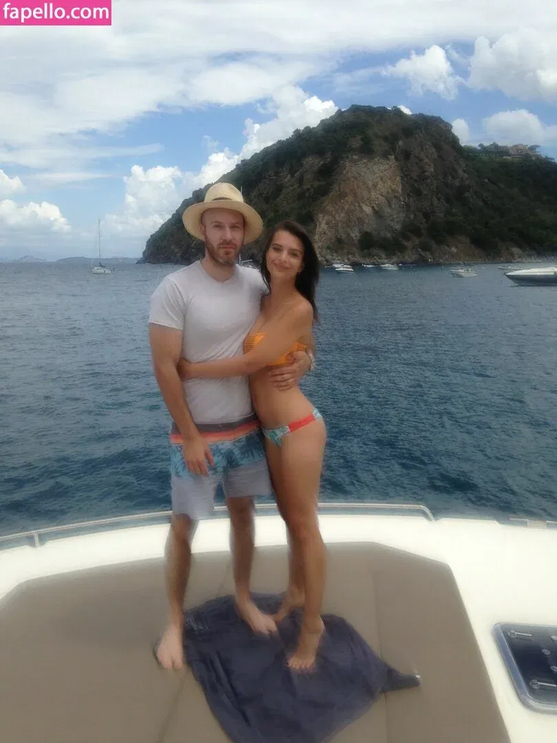 Emily Ratajkowski Onlyfans Photo Gallery 