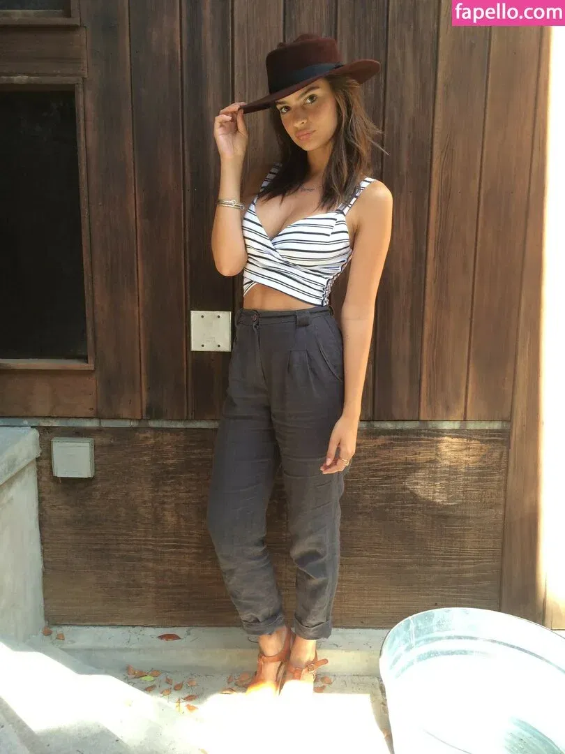 Emily Ratajkowski Onlyfans Photo Gallery 