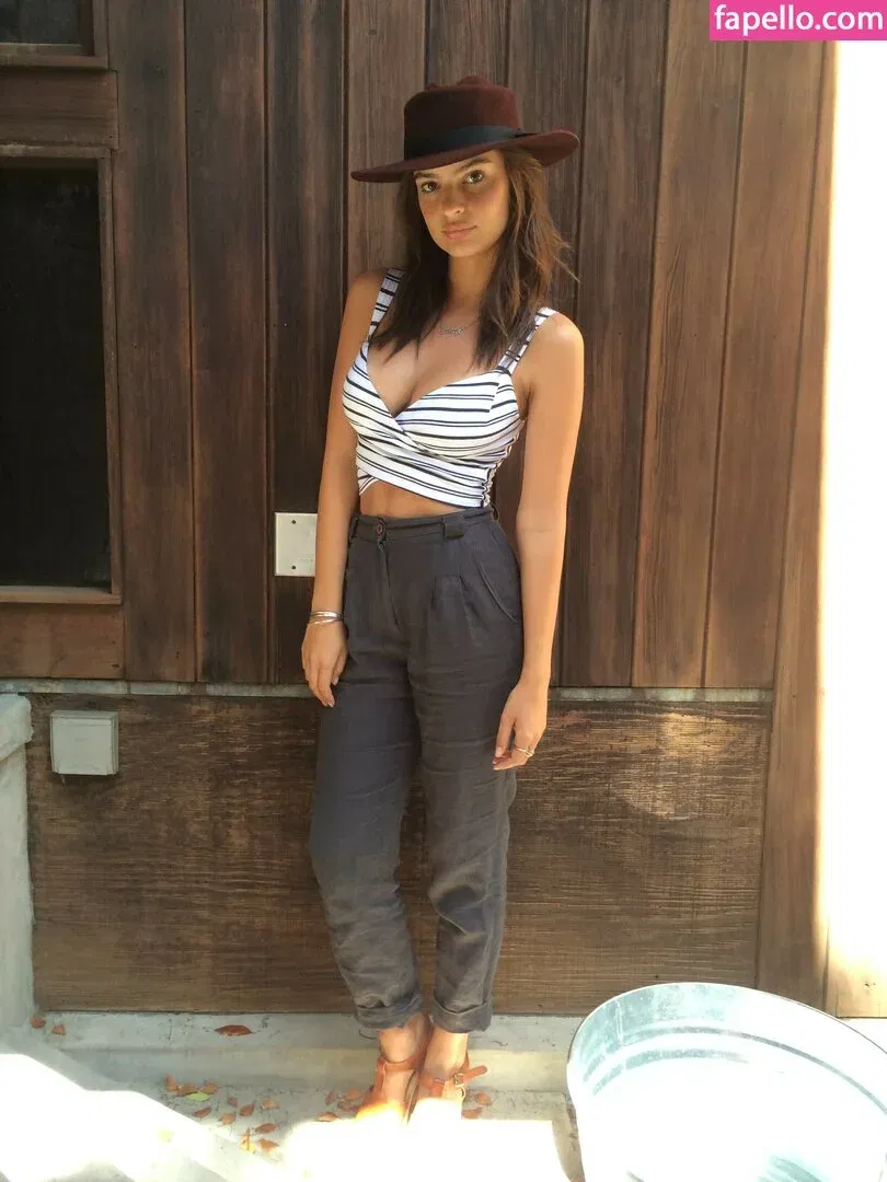 Emily Ratajkowski Onlyfans Photo Gallery 