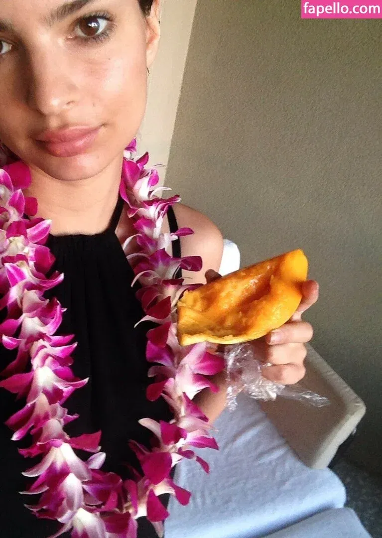 Emily Ratajkowski Onlyfans Photo Gallery 