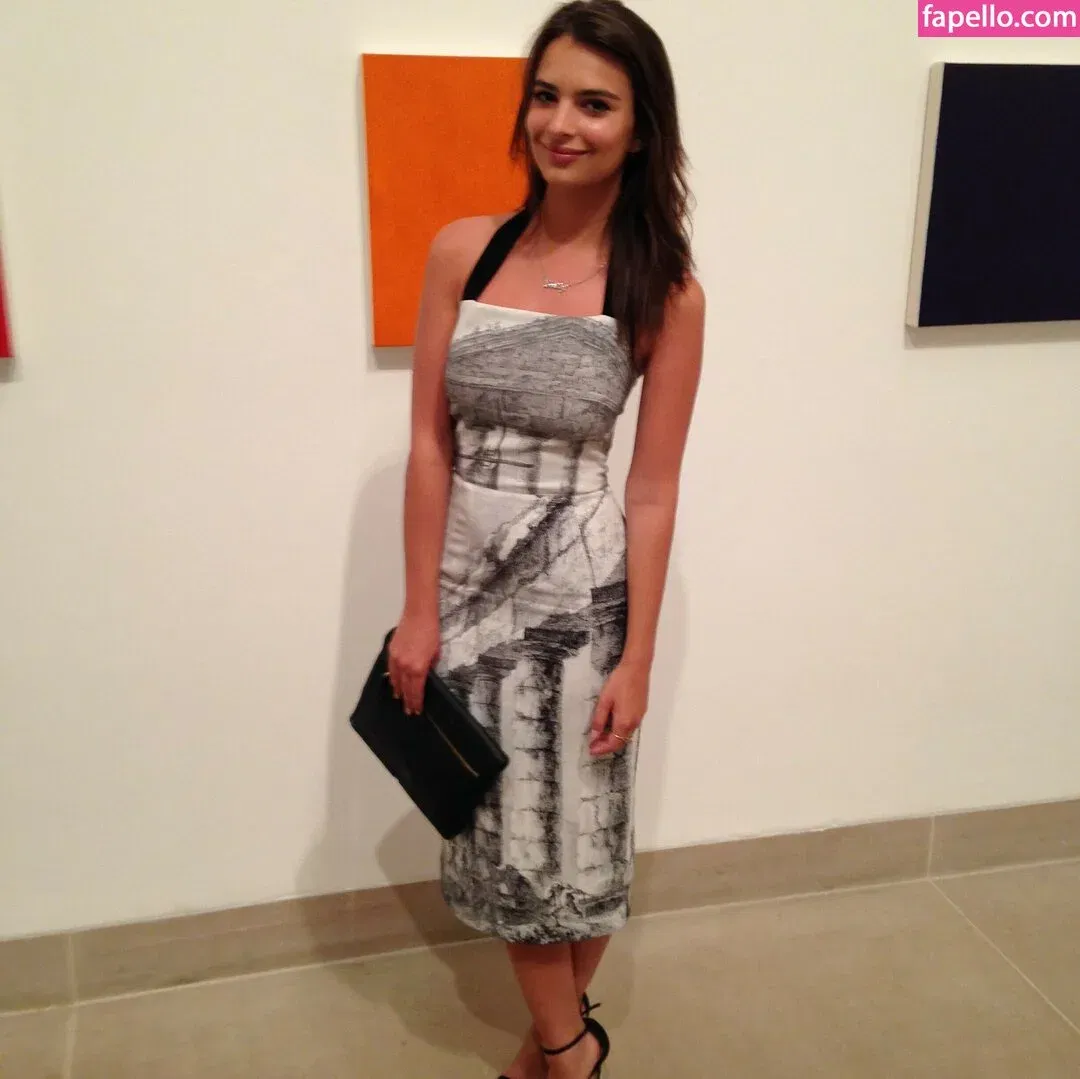 Emily Ratajkowski Onlyfans Photo Gallery 