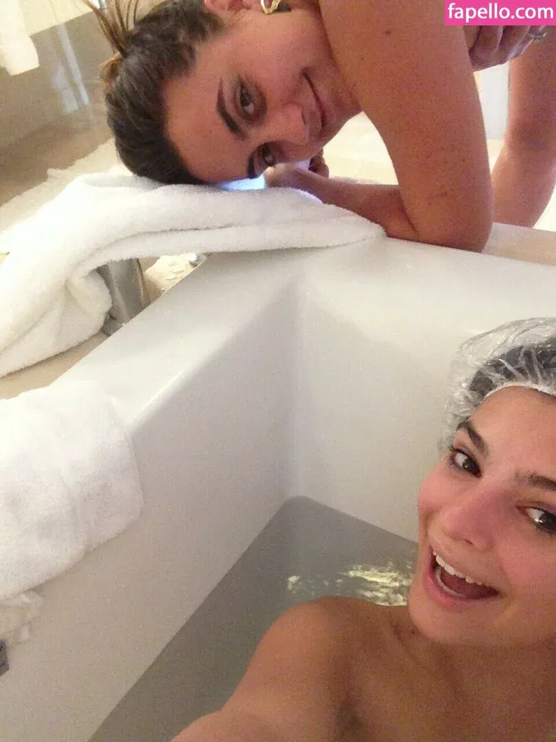 Emily Ratajkowski Onlyfans Photo Gallery 