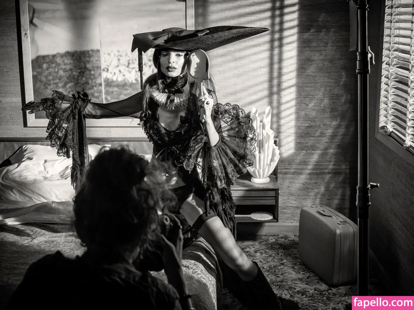 Emily Ratajkowski Onlyfans Photo Gallery 