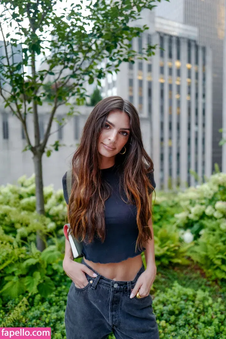 Emily Ratajkowski Onlyfans Photo Gallery 