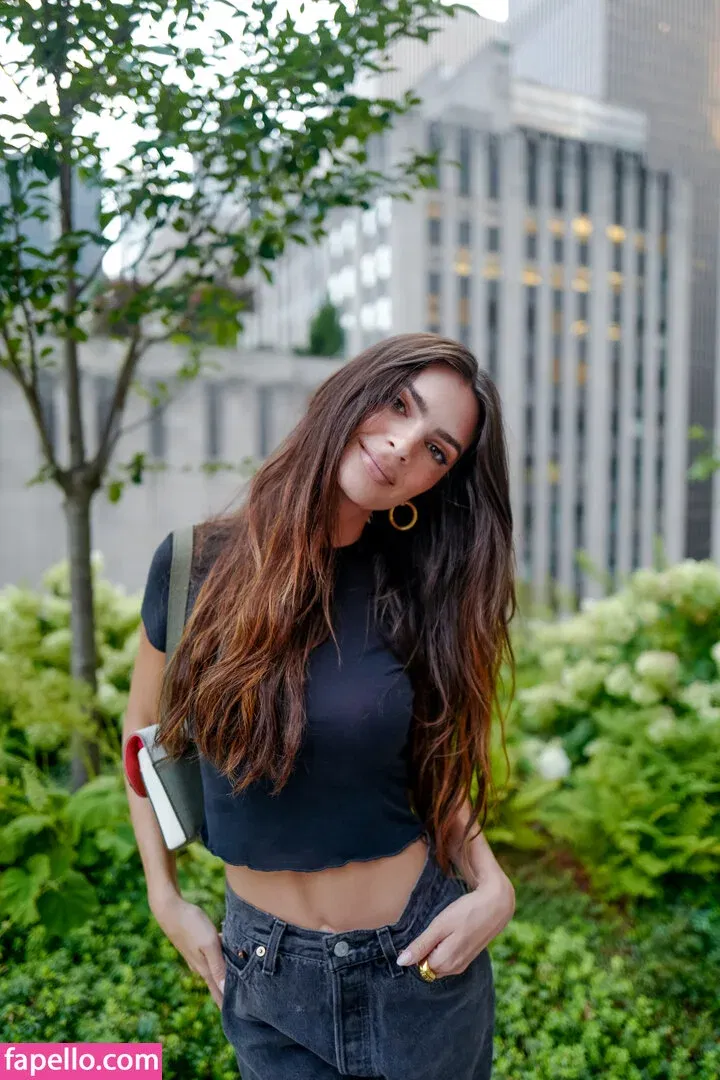 Emily Ratajkowski Onlyfans Photo Gallery 