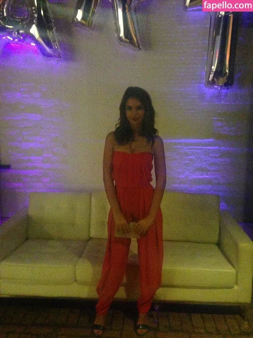 Emily Ratajkowski Onlyfans Photo Gallery 