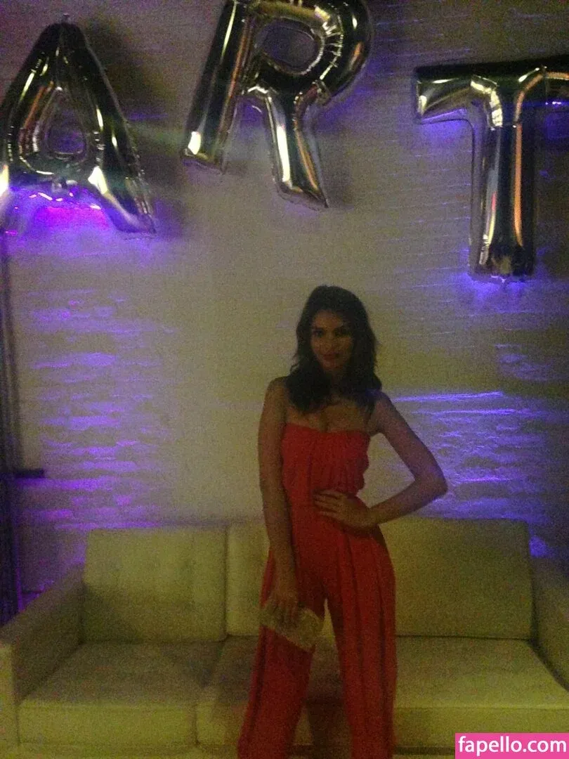 Emily Ratajkowski Onlyfans Photo Gallery 