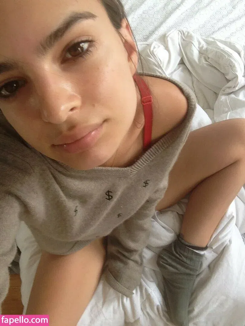 Emily Ratajkowski Onlyfans Photo Gallery 