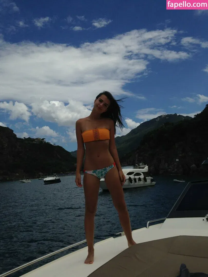 Emily Ratajkowski Onlyfans Photo Gallery 