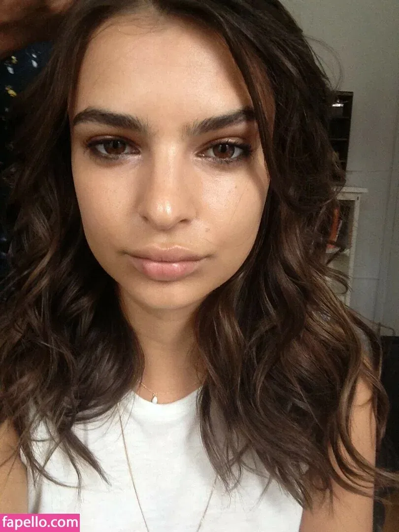 Emily Ratajkowski Onlyfans Photo Gallery 