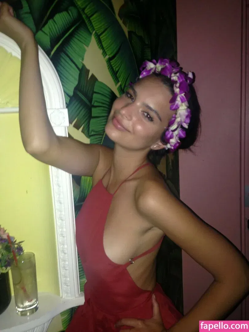 Emily Ratajkowski Onlyfans Photo Gallery 