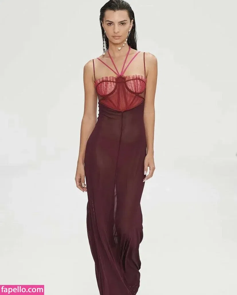 Emily Ratajkowski Onlyfans Photo Gallery 