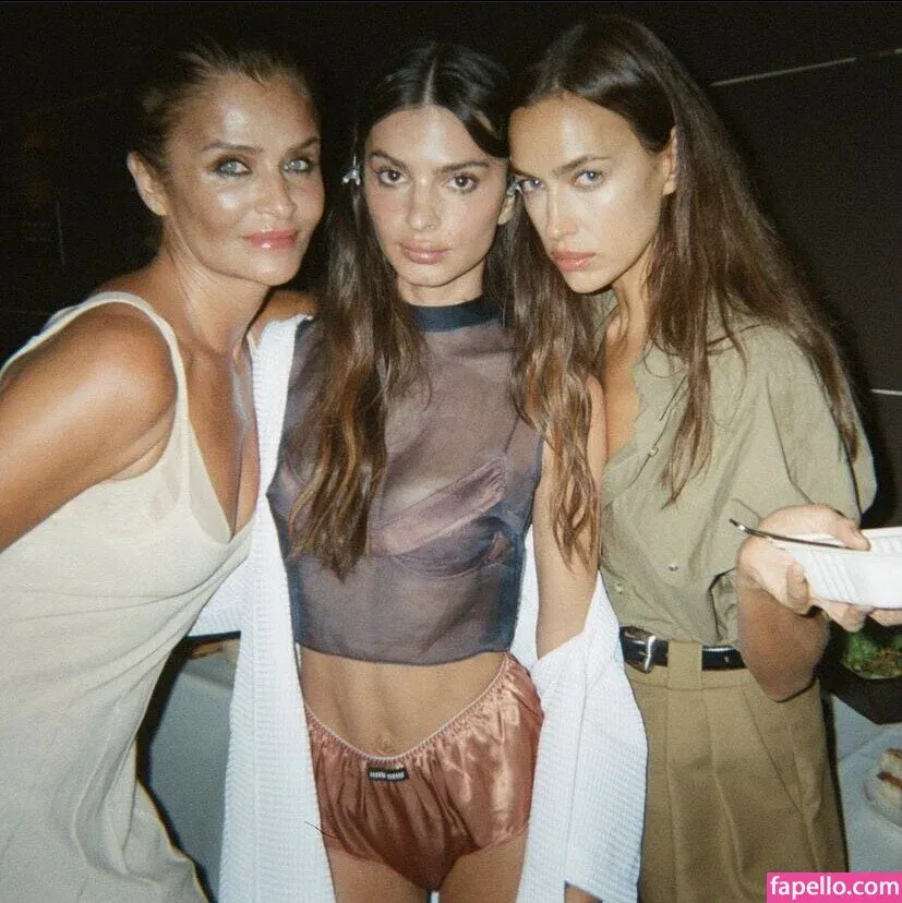 Emily Ratajkowski Onlyfans Photo Gallery 