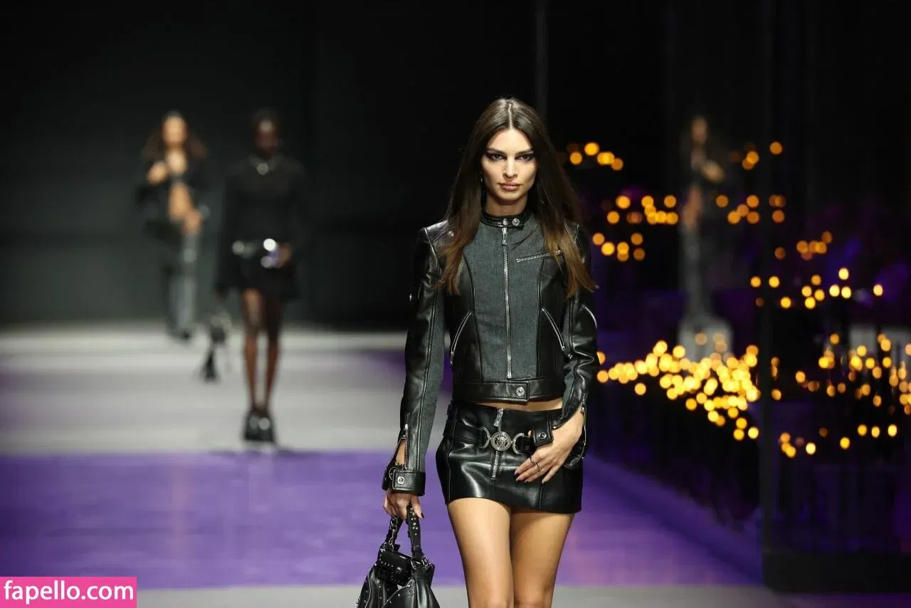 Emily Ratajkowski Onlyfans Photo Gallery 