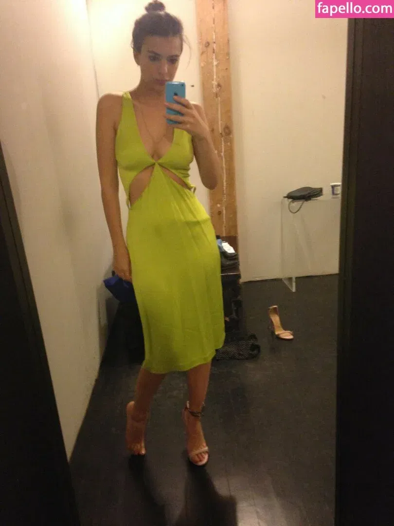 Emily Ratajkowski Onlyfans Photo Gallery 