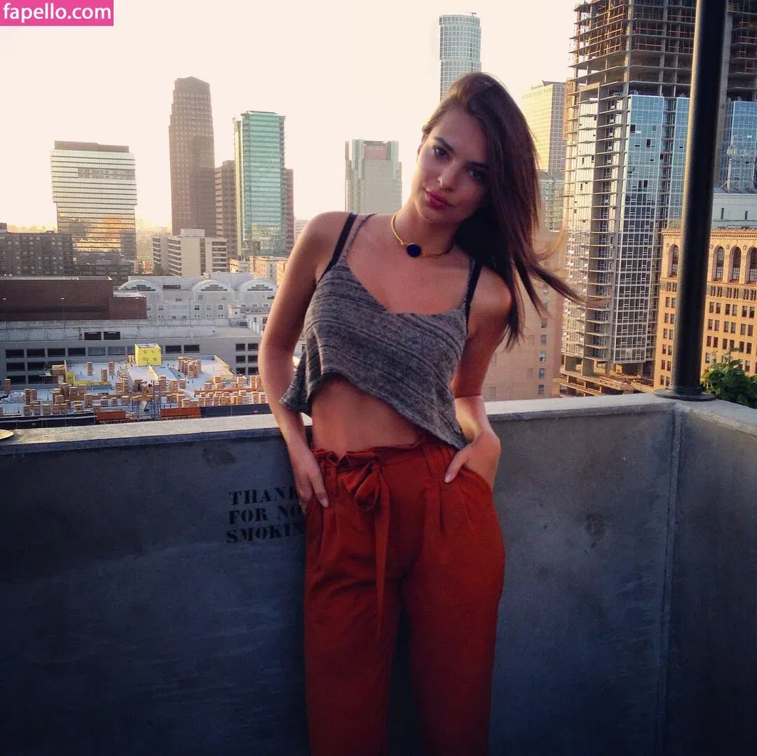 Emily Ratajkowski Onlyfans Photo Gallery 