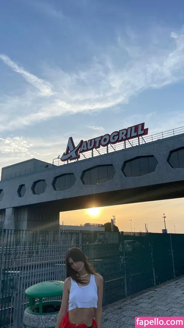 Emily Ratajkowski Onlyfans Photo Gallery 