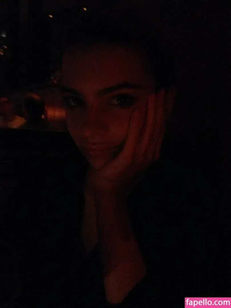 Emily Ratajkowski Onlyfans Photo Gallery 