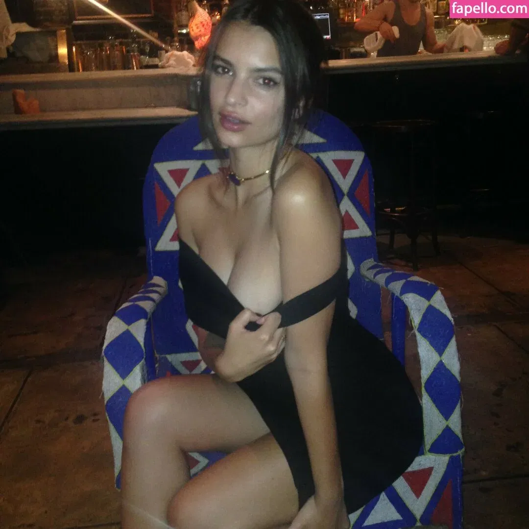 Emily Ratajkowski Onlyfans Photo Gallery 