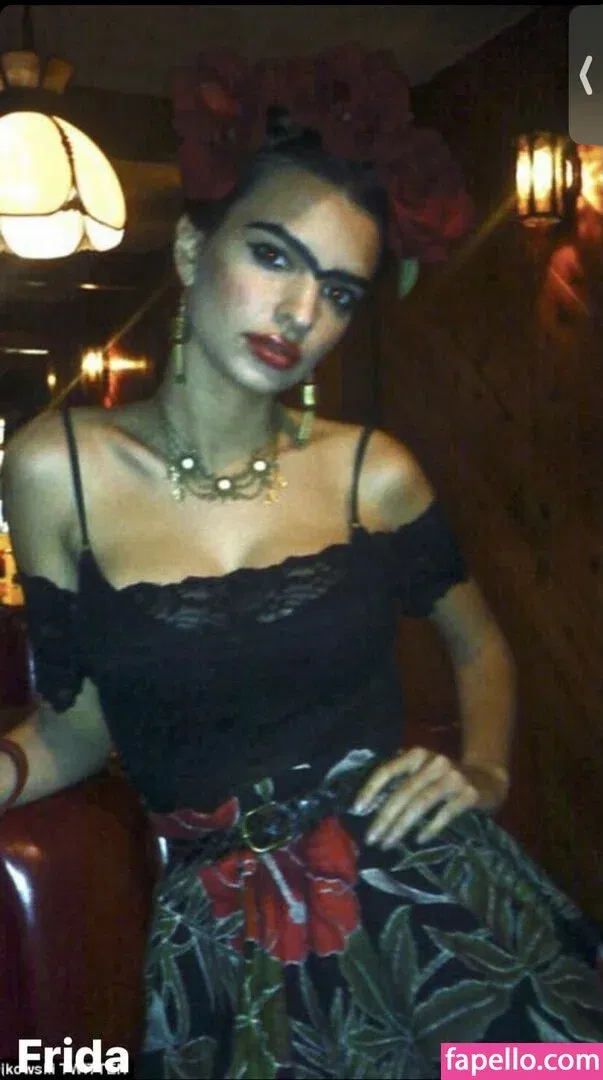 Emily Ratajkowski Onlyfans Photo Gallery 