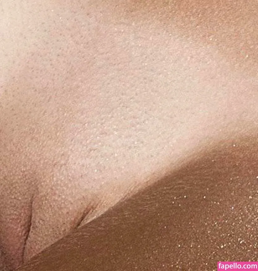 Emily Ratajkowski Onlyfans Photo Gallery 