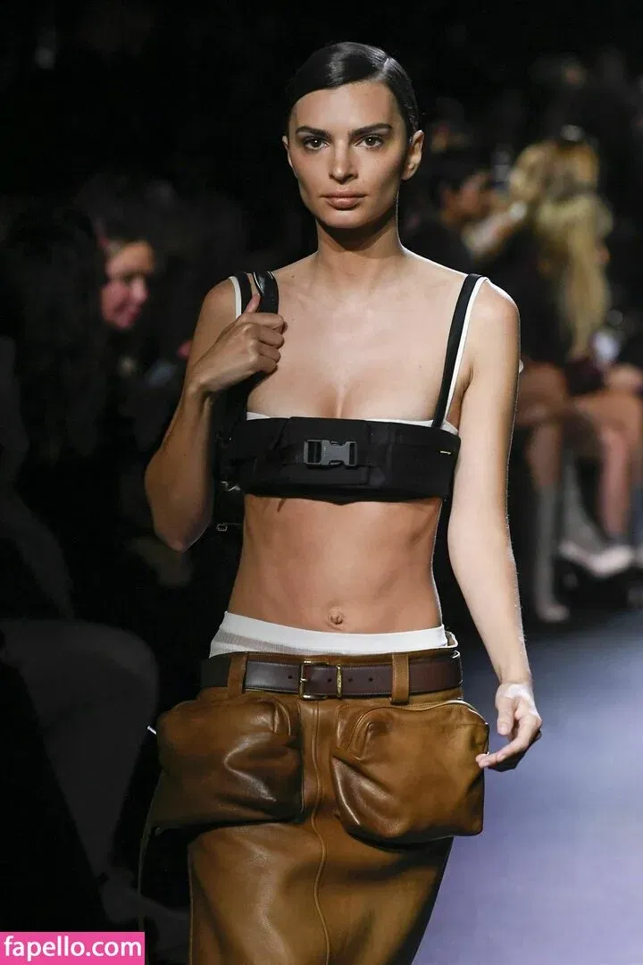 Emily Ratajkowski Onlyfans Photo Gallery 