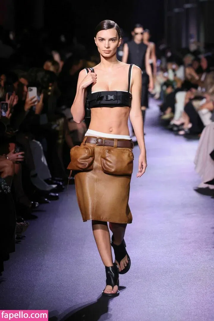 Emily Ratajkowski Onlyfans Photo Gallery 