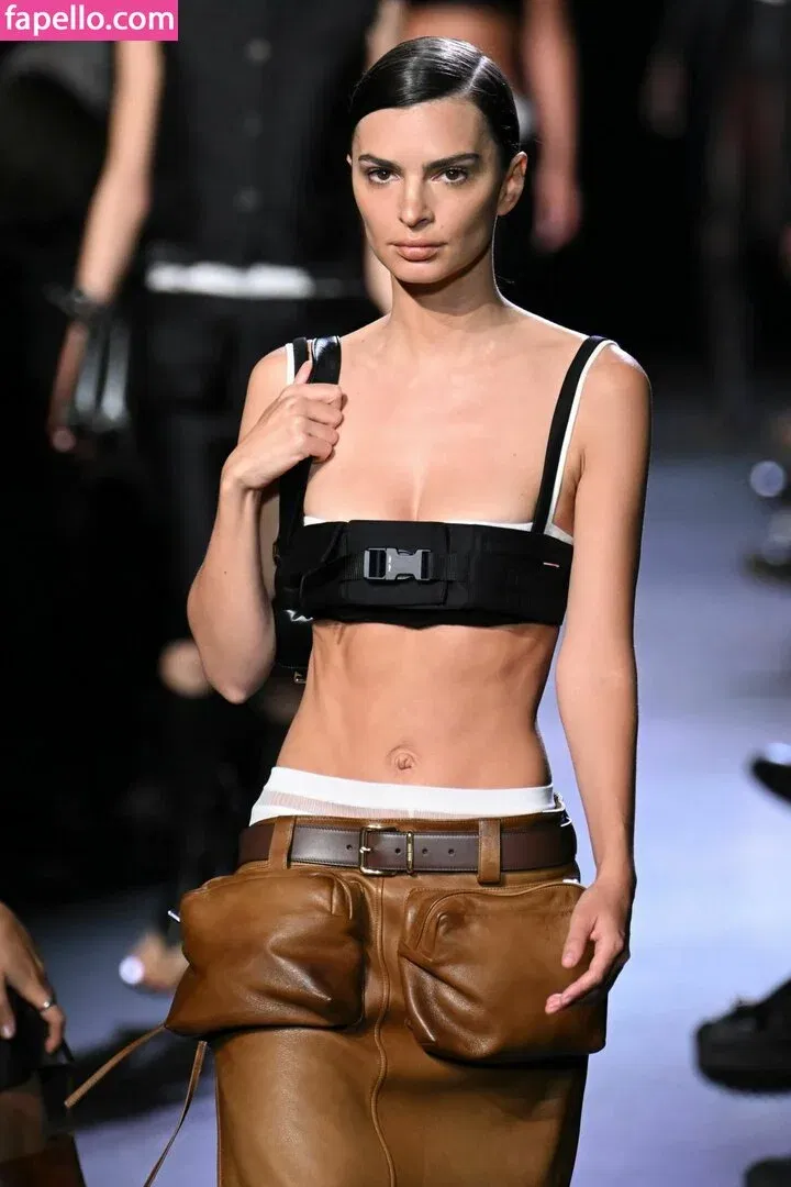 Emily Ratajkowski Onlyfans Photo Gallery 