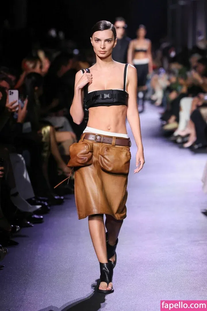 Emily Ratajkowski Onlyfans Photo Gallery 