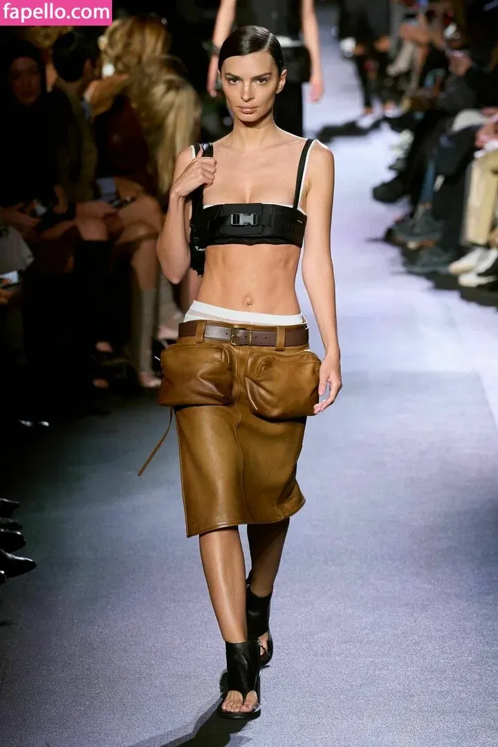 Emily Ratajkowski Onlyfans Photo Gallery 