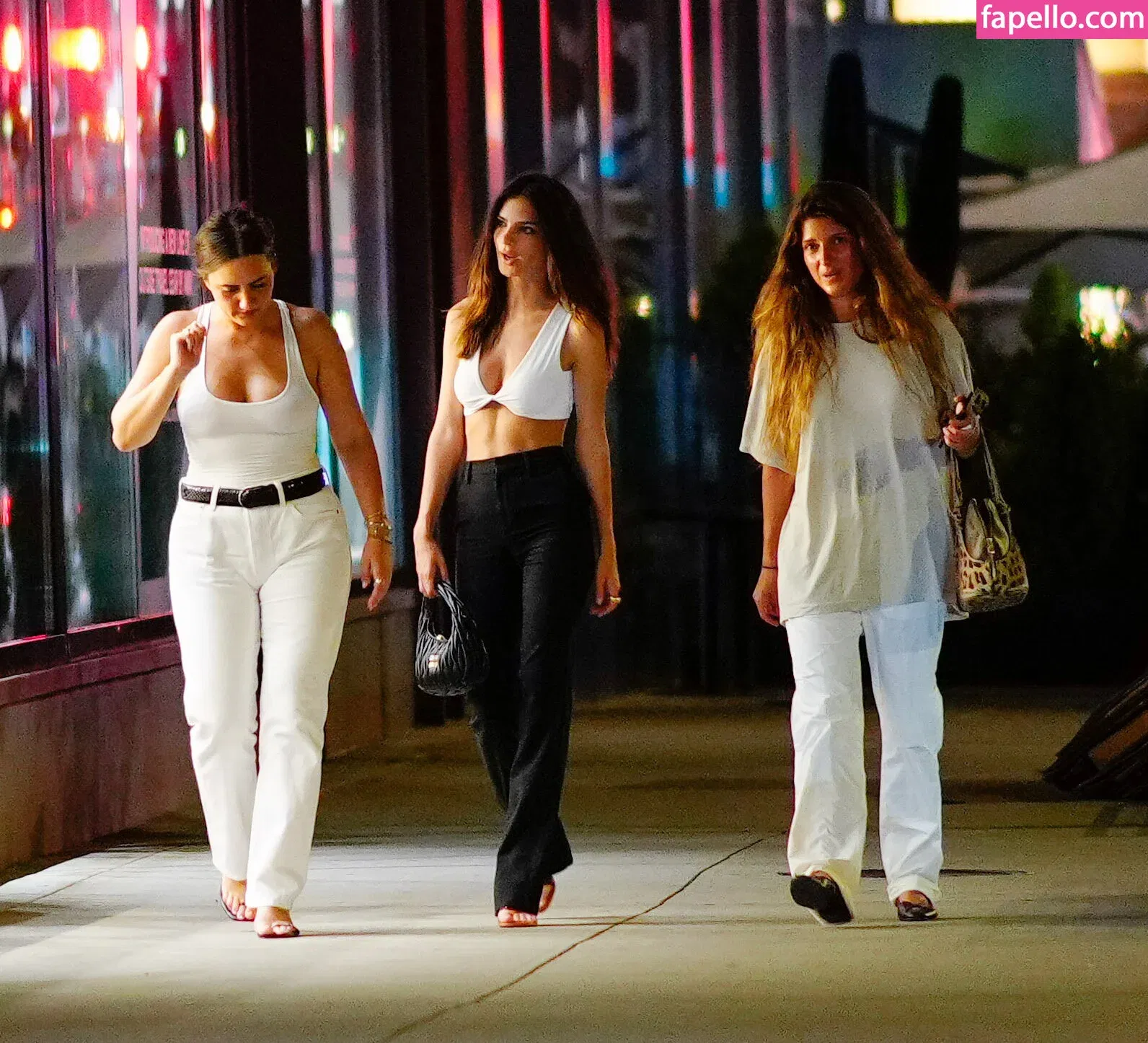 Emily Ratajkowski Onlyfans Photo Gallery 