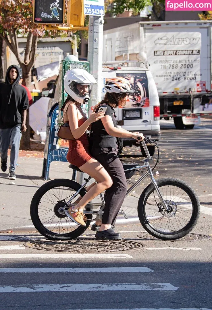 Emily Ratajkowski Onlyfans Photo Gallery 