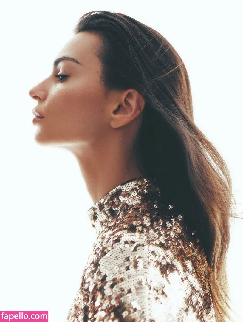 Emily Ratajkowski Onlyfans Photo Gallery 