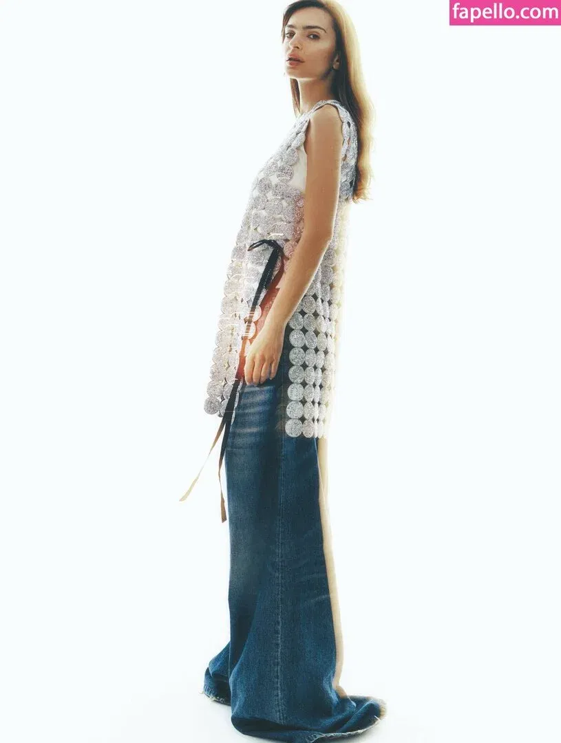 Emily Ratajkowski Onlyfans Photo Gallery 