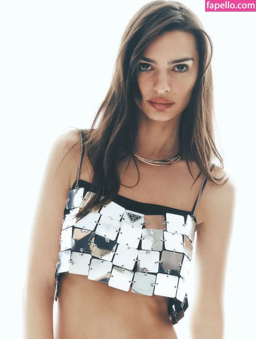 Emily Ratajkowski Onlyfans Photo Gallery 