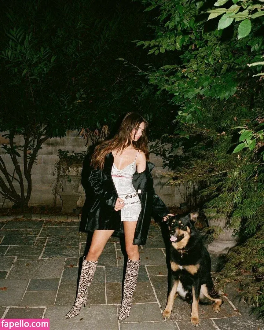 Emily Ratajkowski Onlyfans Photo Gallery 