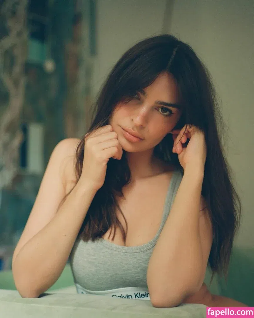 Emily Ratajkowski Onlyfans Photo Gallery 