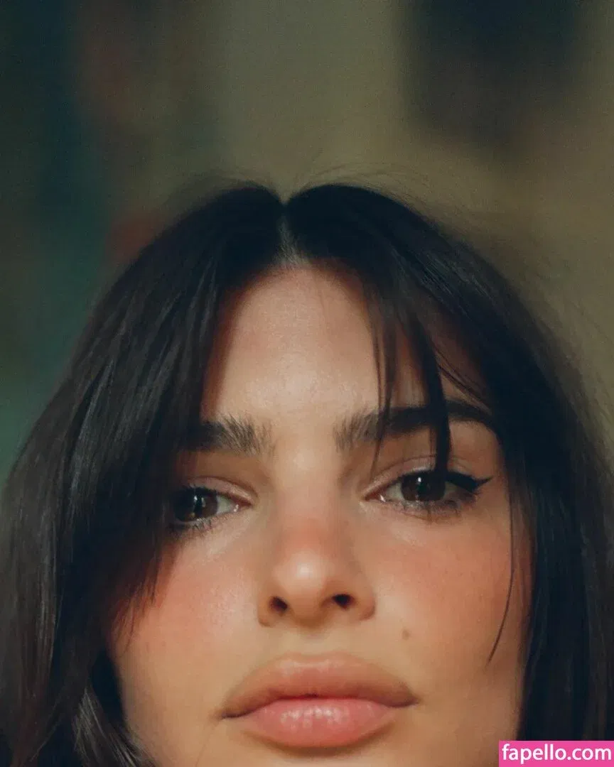 Emily Ratajkowski Onlyfans Photo Gallery 