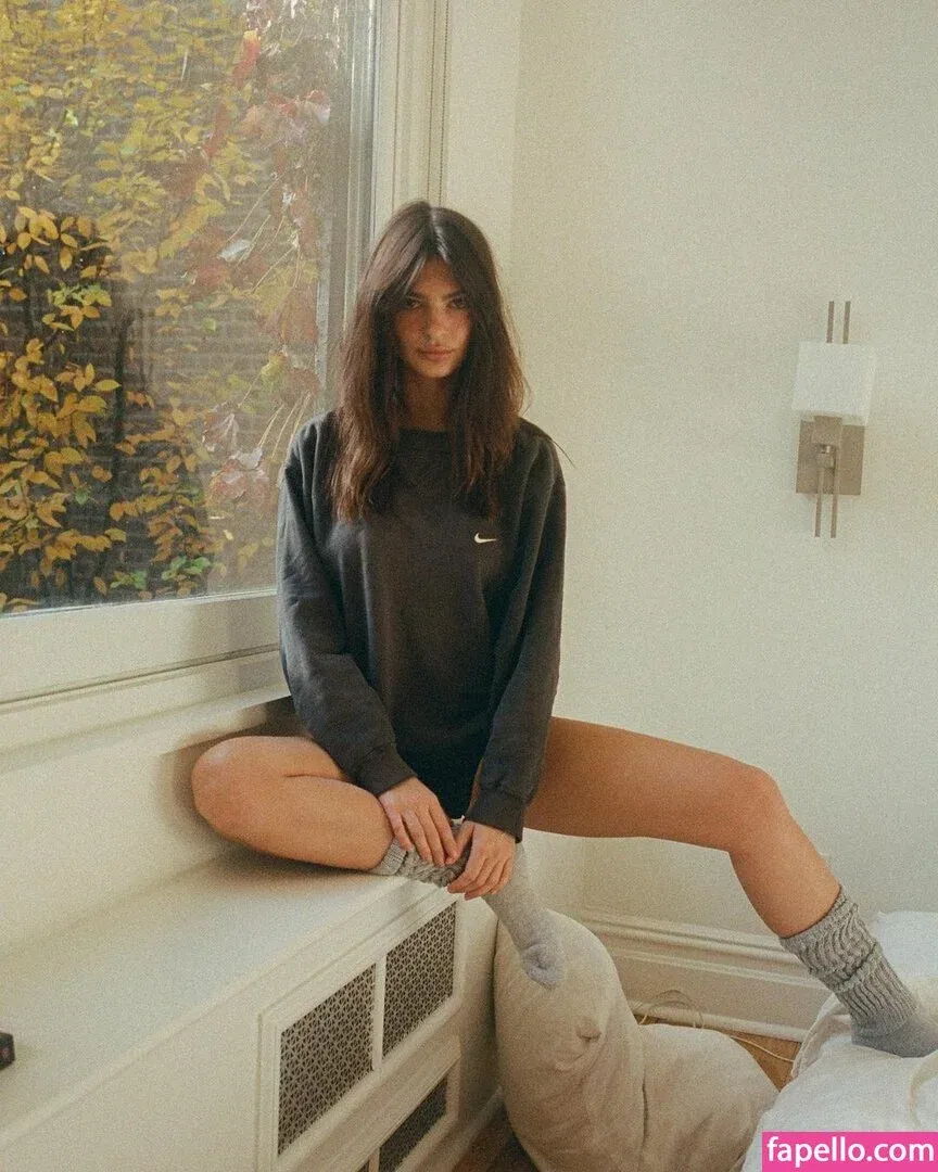 Emily Ratajkowski Onlyfans Photo Gallery 