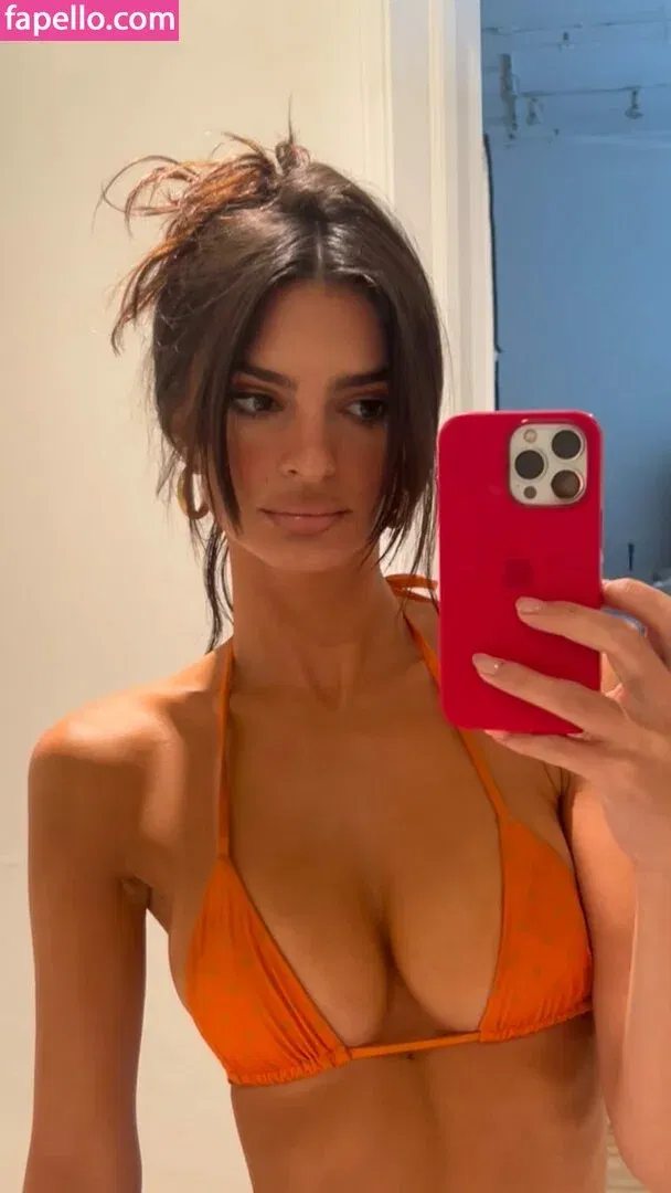 Emily Ratajkowski Onlyfans Photo Gallery 