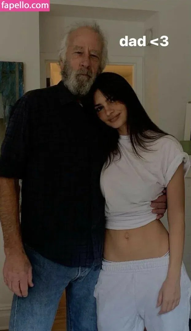 Emily Ratajkowski Onlyfans Photo Gallery 