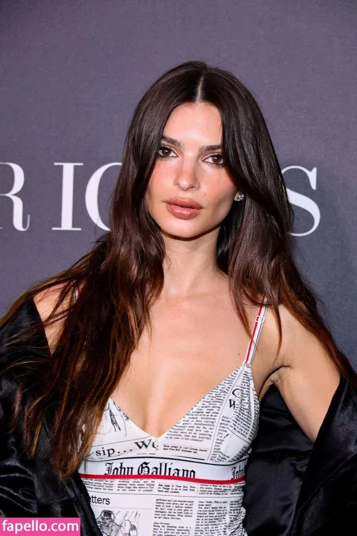 Emily Ratajkowski Onlyfans Photo Gallery 