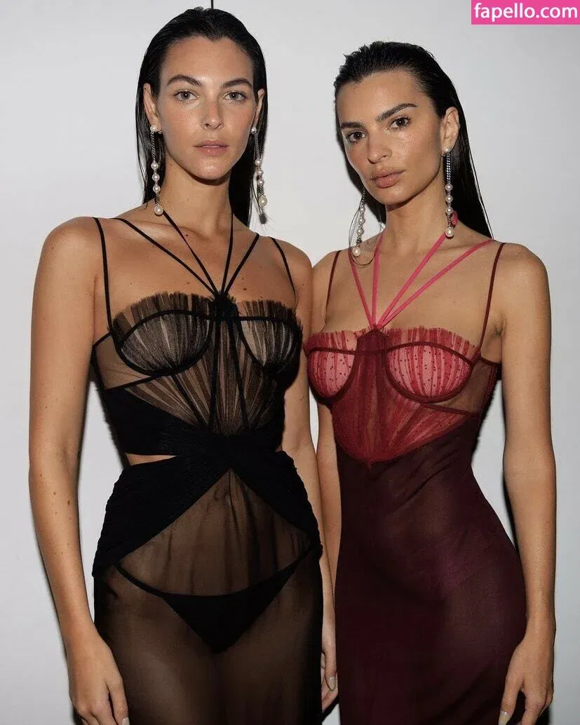 Emily Ratajkowski Onlyfans Photo Gallery 