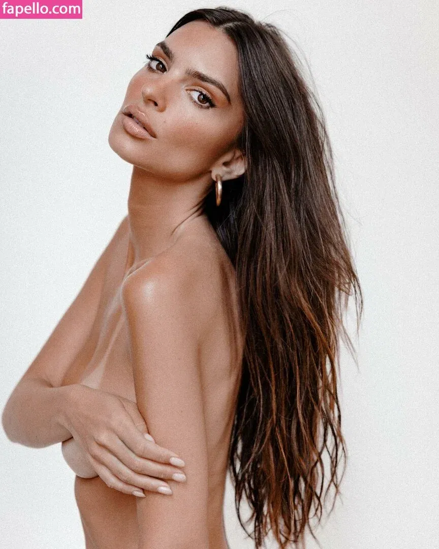Emily Ratajkowski Onlyfans Photo Gallery 