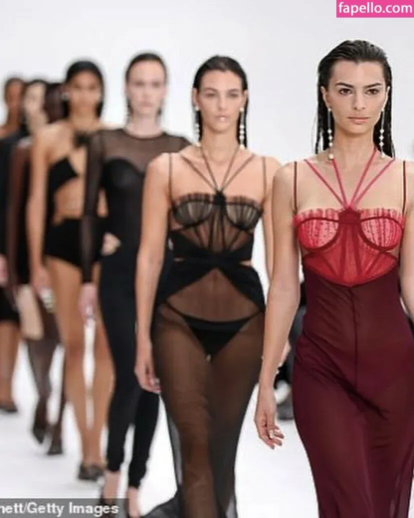 Emily Ratajkowski Onlyfans Photo Gallery 