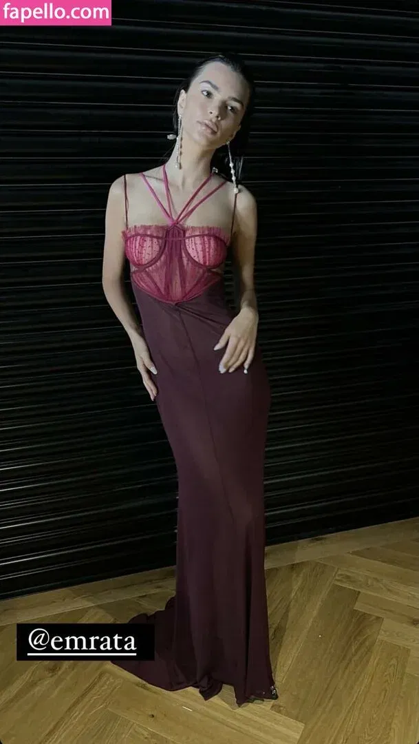 Emily Ratajkowski Onlyfans Photo Gallery 