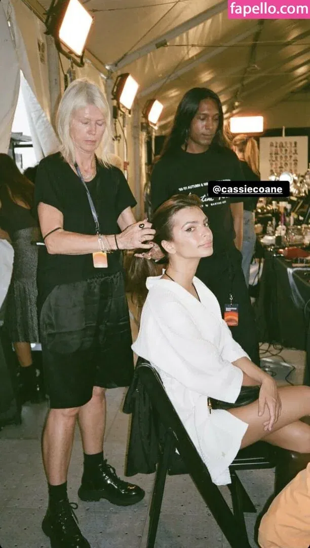 Emily Ratajkowski Onlyfans Photo Gallery 