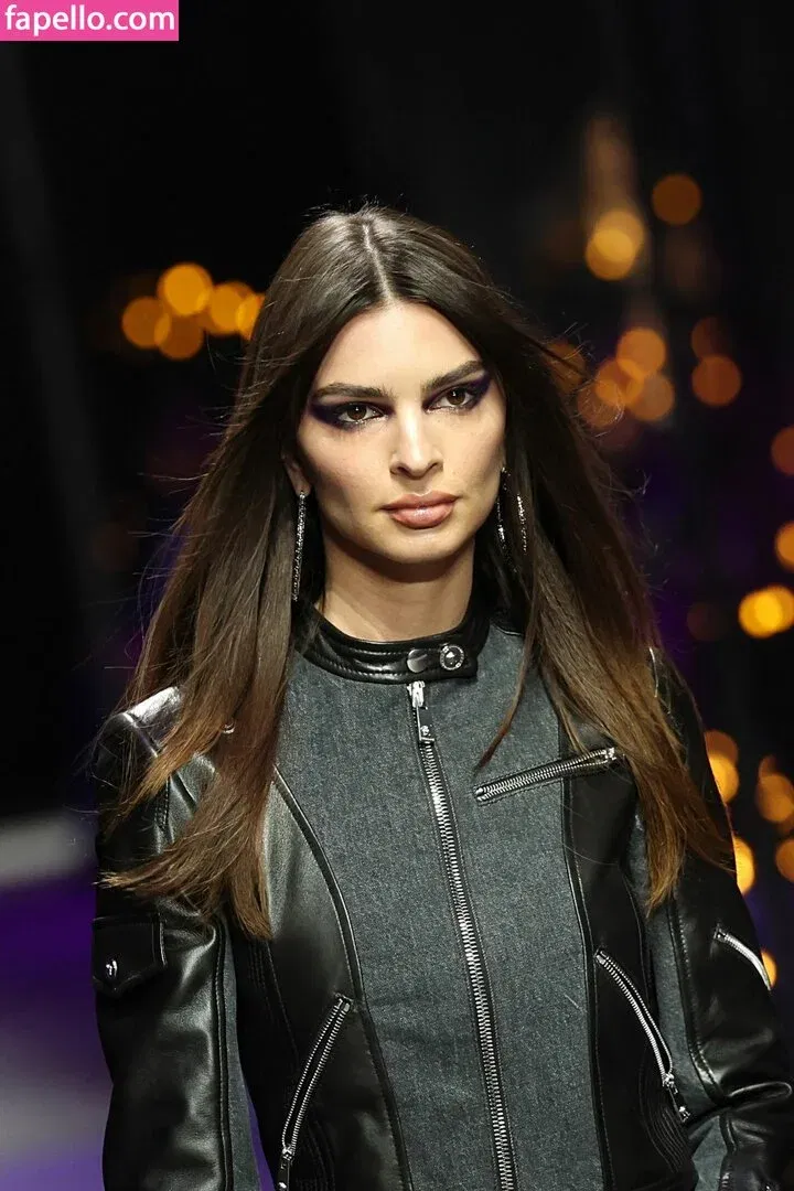 Emily Ratajkowski Onlyfans Photo Gallery 